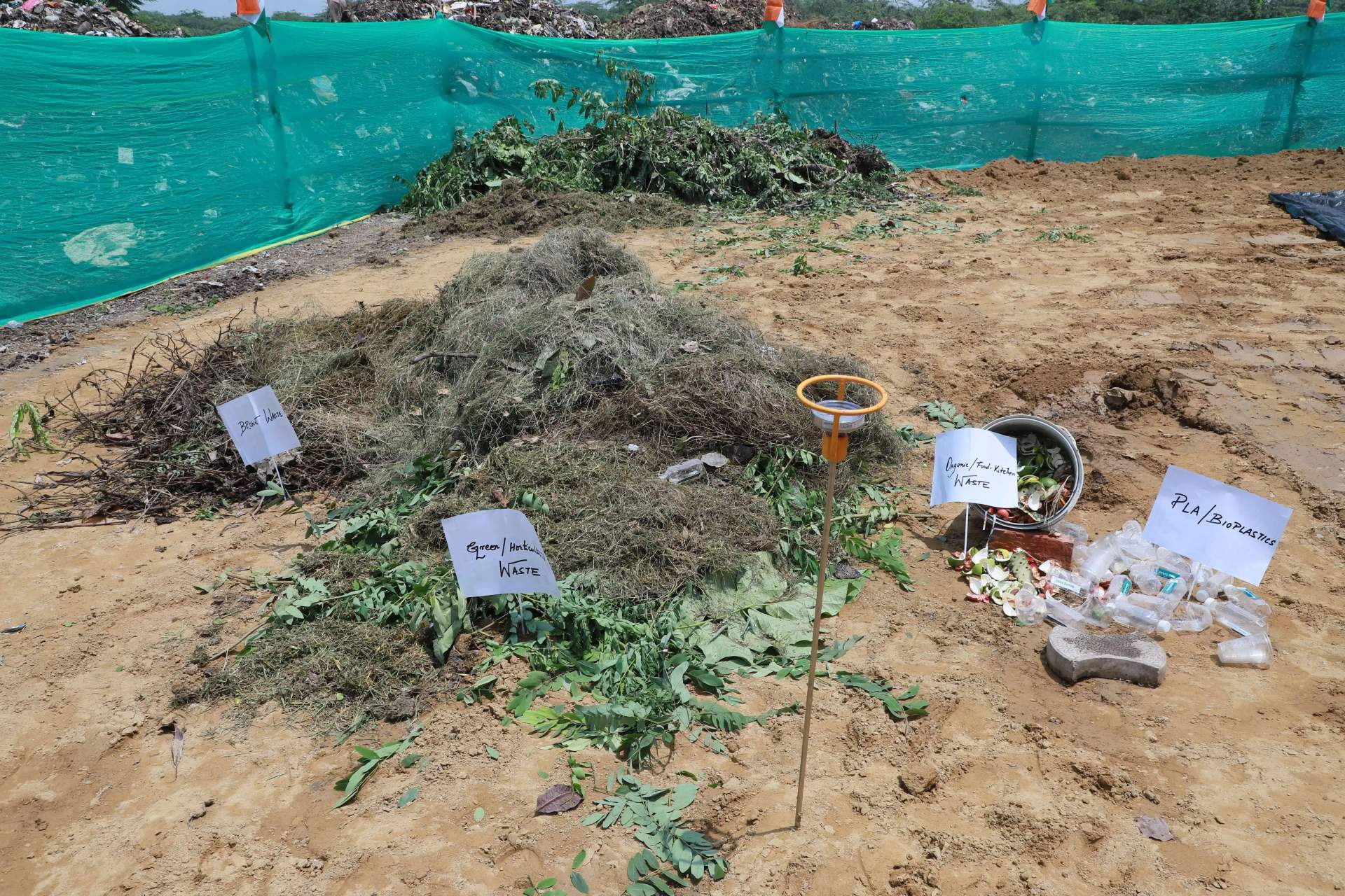 The first batch of horticultural and food waste was processed during the launch, generating 1 tonne of compost and setting the project’s composting activities into motion.